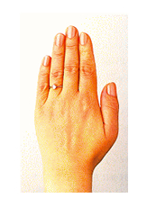 指のボリュームと極端に違うと、かえって指の太さを目立たせてしまいます。
